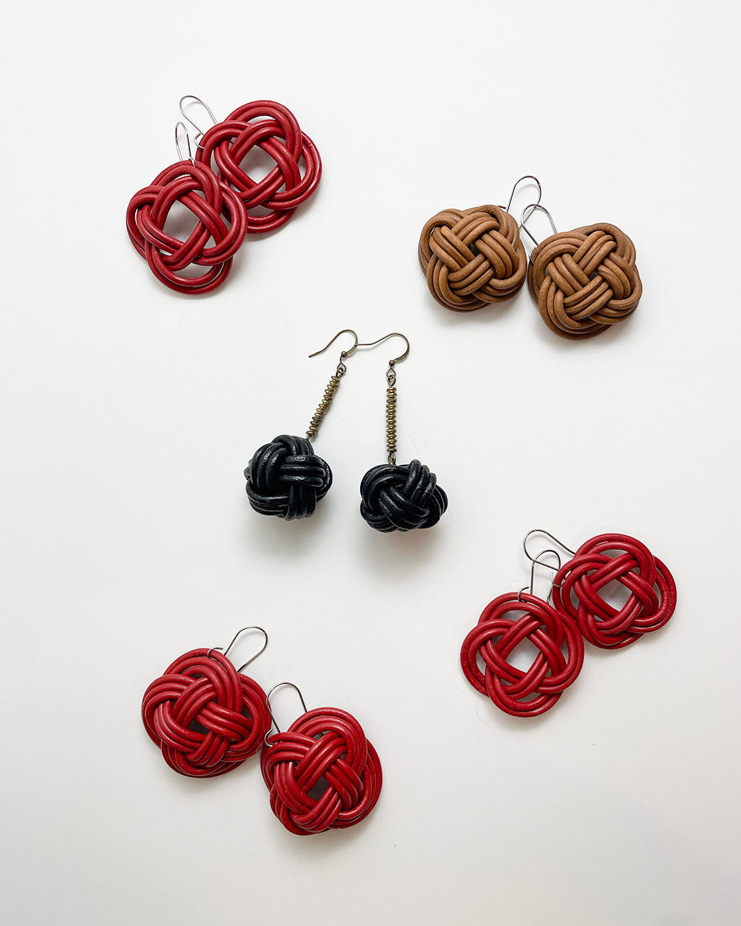 Leather round knot earrings