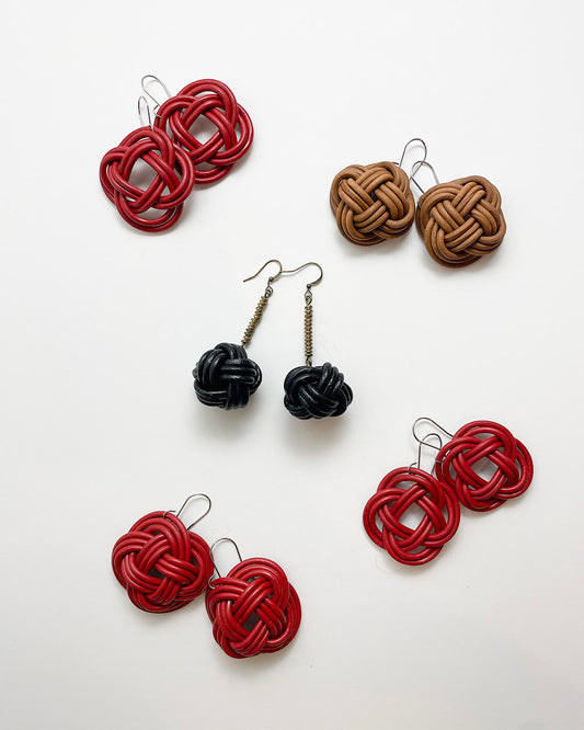 Leather round knot earrings